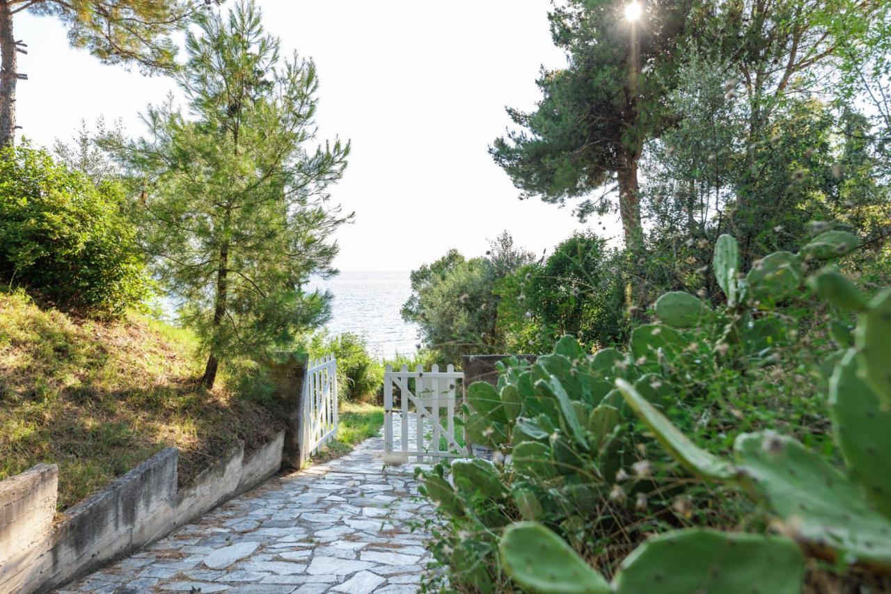 Luna Villa Private Beach Néa Iráklia Eksteriør bilde
